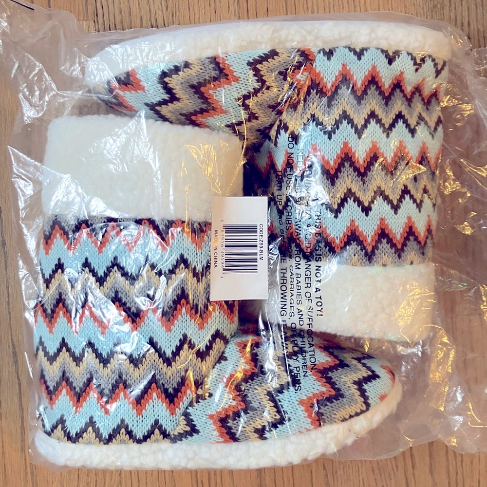 New Knit Fleece Rubber Soled Tall Slippers  M/L (7/8)